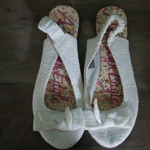 Close toed, open back flats.